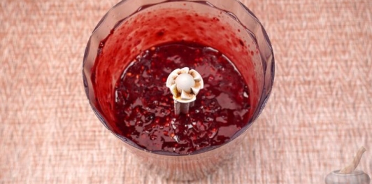 Фото приготовления рецепта: Крем-суп с ягодами - шаг №4