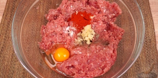 Фото приготовления рецепта: Запеканка из мясного фарша с кабачками - шаг №6